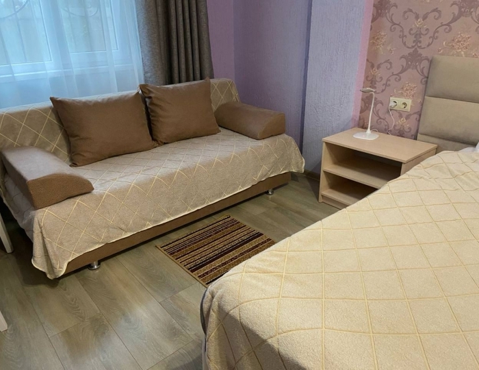 Номер улучшенный семейный с 1 двуспальной кроватью (с полупансионом) - Отель «Лаванда» Гагра