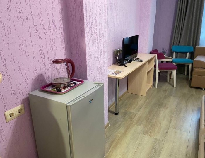 Номер улучшенный семейный с 1 двуспальной кроватью (с полупансионом) - Отель «Лаванда» Гагра